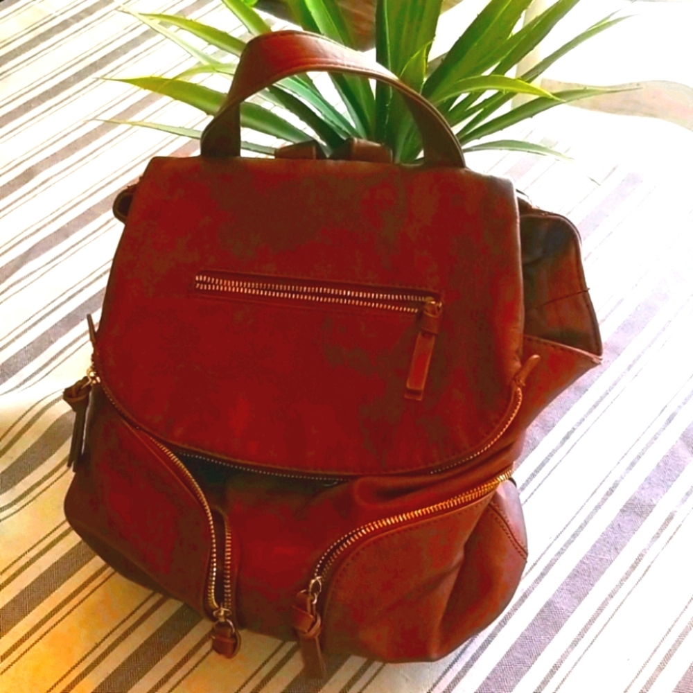 Flawless-Cognac LIZ CLAIBORNE BACKPACK 🌺❤
